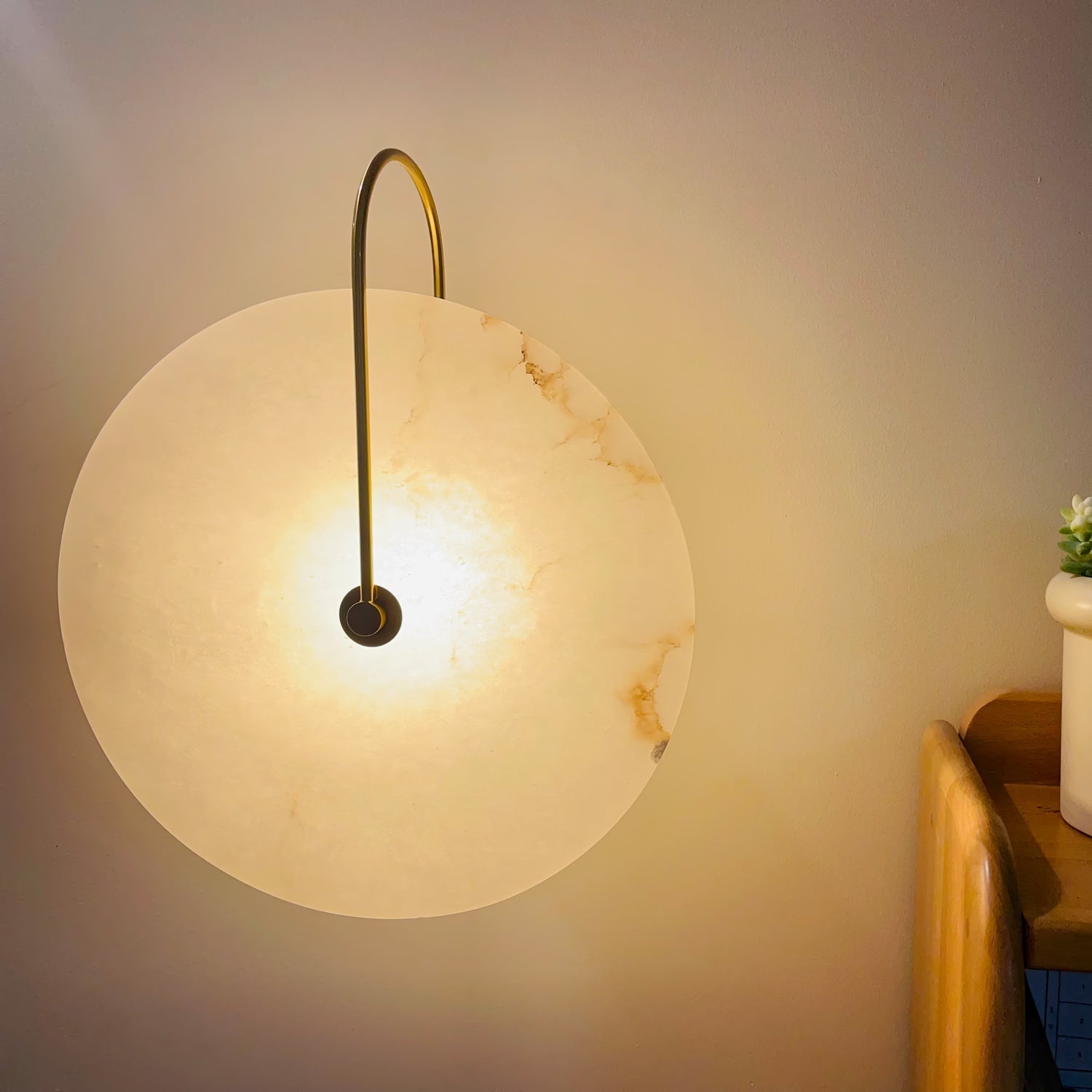 Applique Murale LED en Alabastre Kristy, Ronde Iconique Circulaire